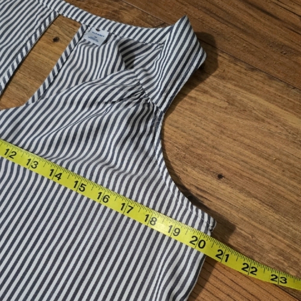 Old Navy Striped Blue and White Sleeveless Tank Top - Picture 4 of 10
